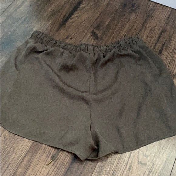 Green shorts high waisted - Picture 2 of 2